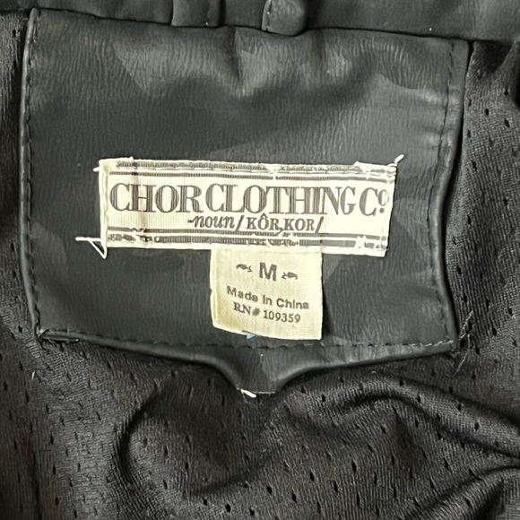 CHOR CLOTHING CO BLACK  CAMO PRINT INSULATED JACKET WITH ZIP-UP MESH HOOD - Picture 6 of 7